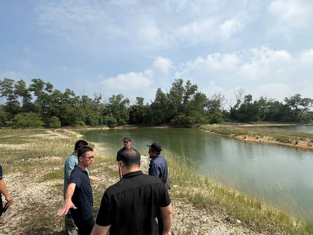 A site briefing at the water’s edge